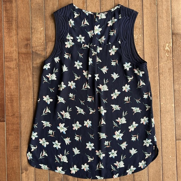 Sleeveless Navy Floral Blouse Size Small - Picture 7 of 8